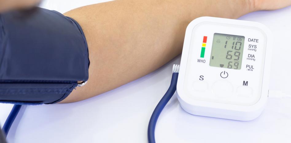 Como medir la presión arterial en casa: Consejos prácticos y precisos para autocontrolar tu salud.